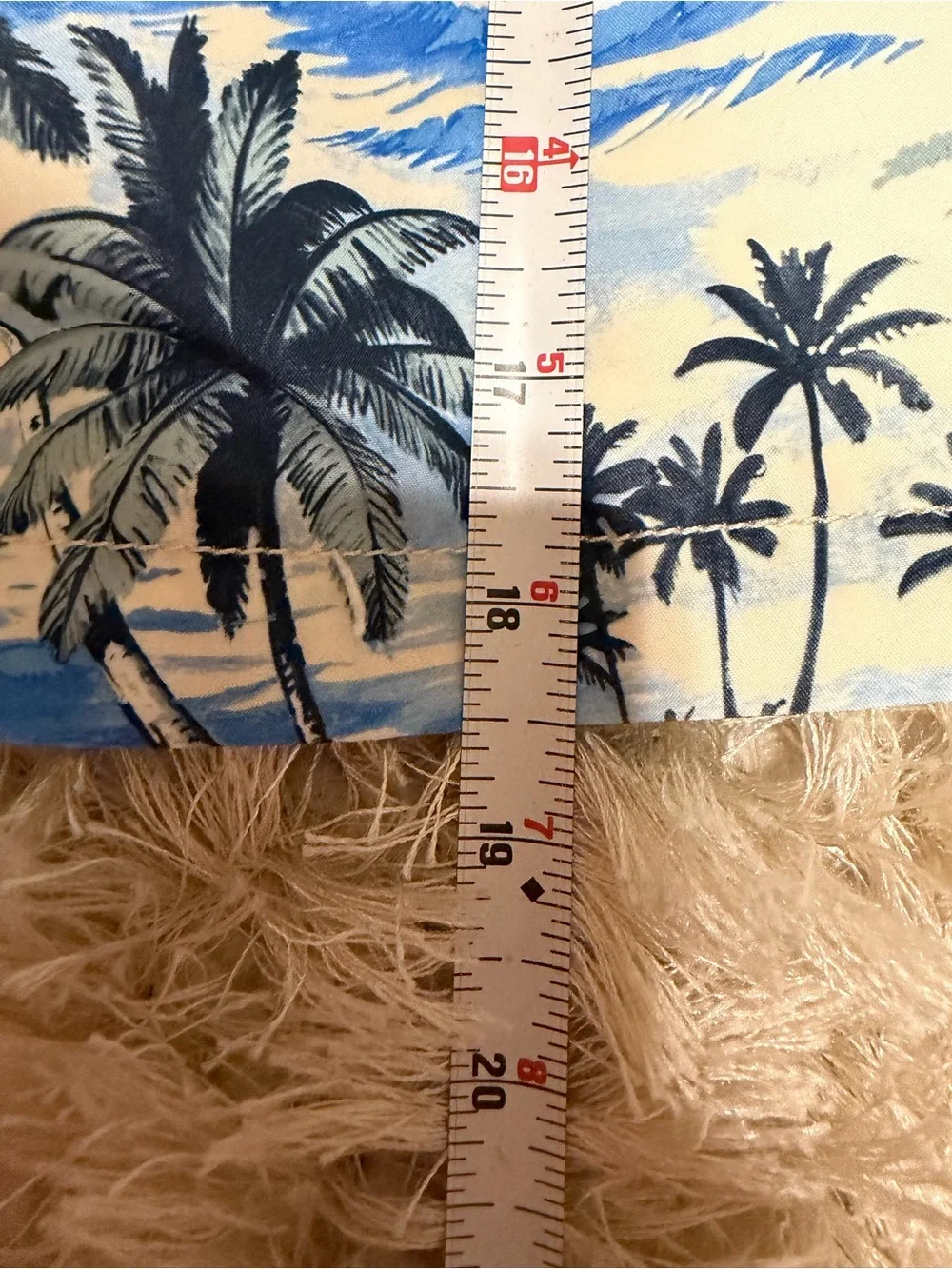 Men’s Size L Tommy Bahama Blue and White Tropical Sailboat Swim Shorts